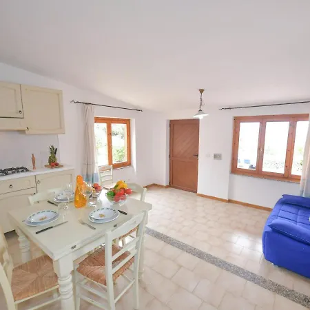 Townhouse With Communal Pool In Дом отдыха Коста-Парадисо