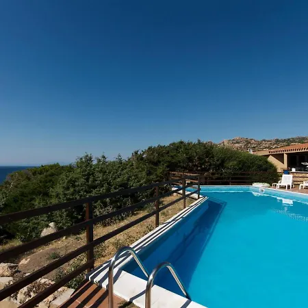 Townhouse With Communal Pool In Коста-Парадисо