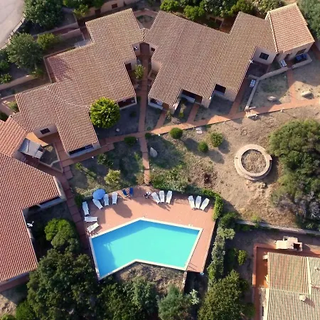 Townhouse With Communal Pool In Коста-Парадисо